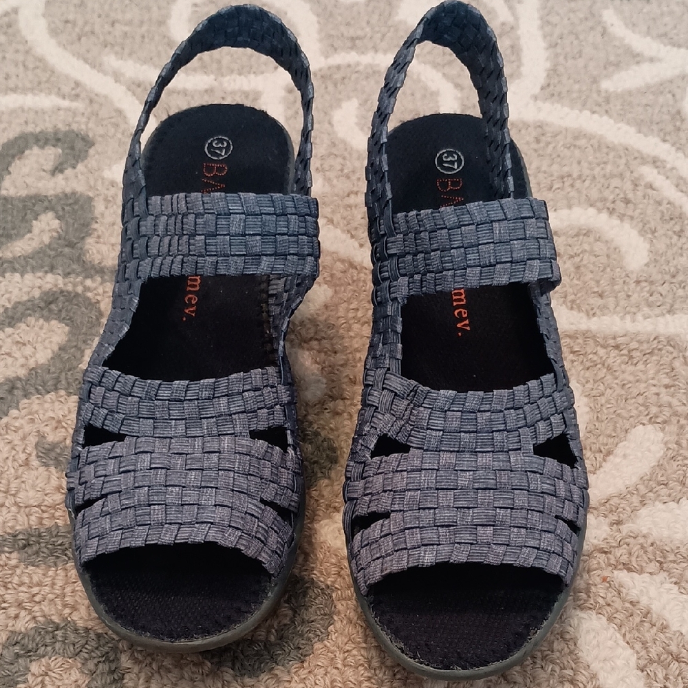 Bernie Mev. Sandals